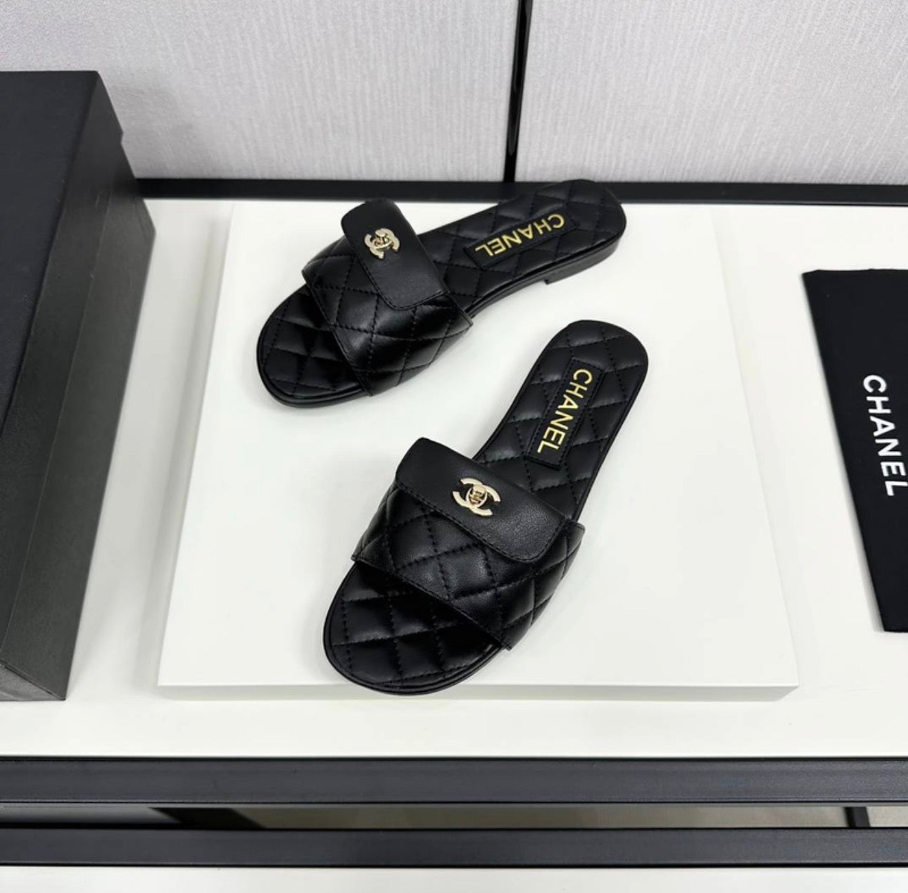 Sandales:CHANEL