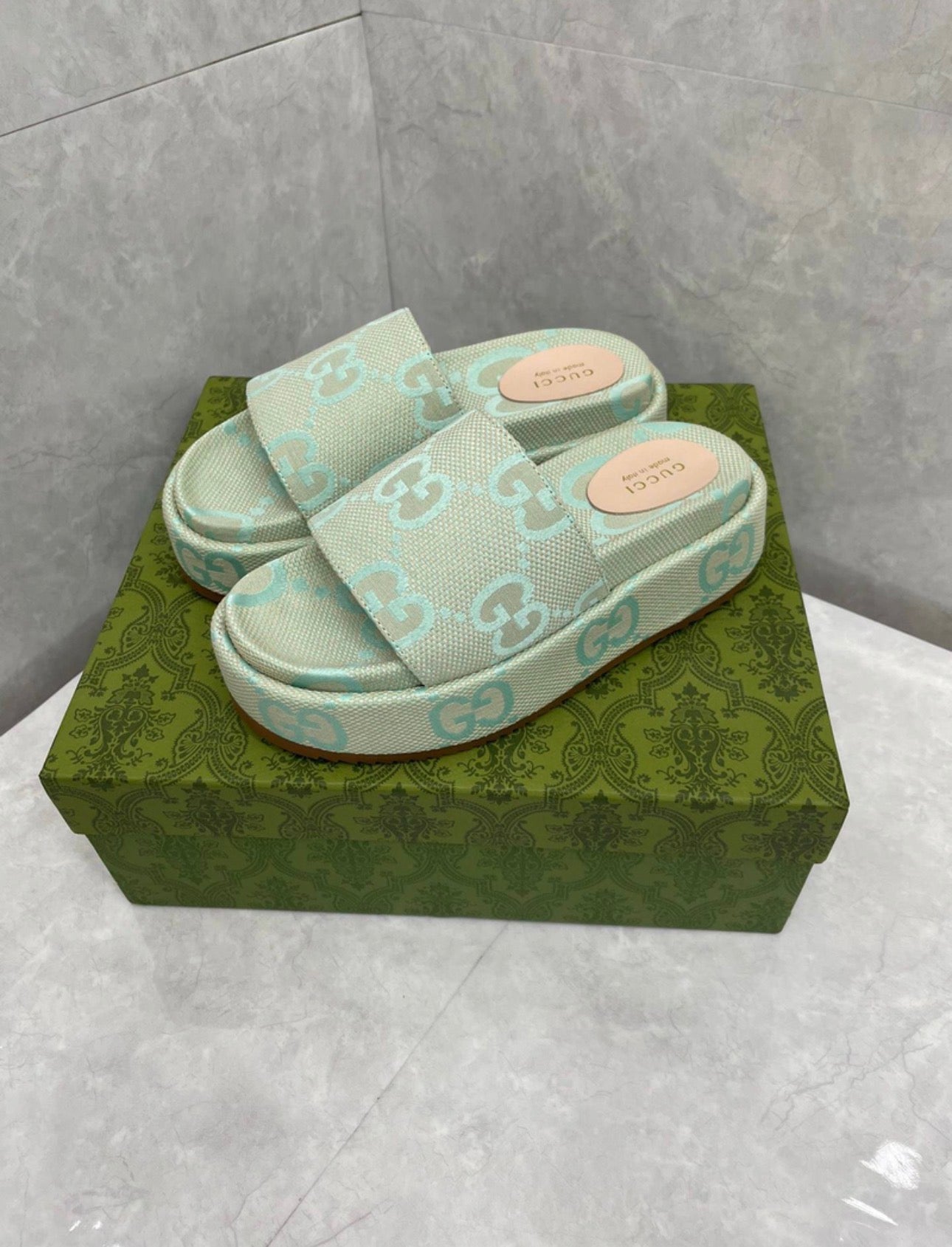 Sandales : Gucci