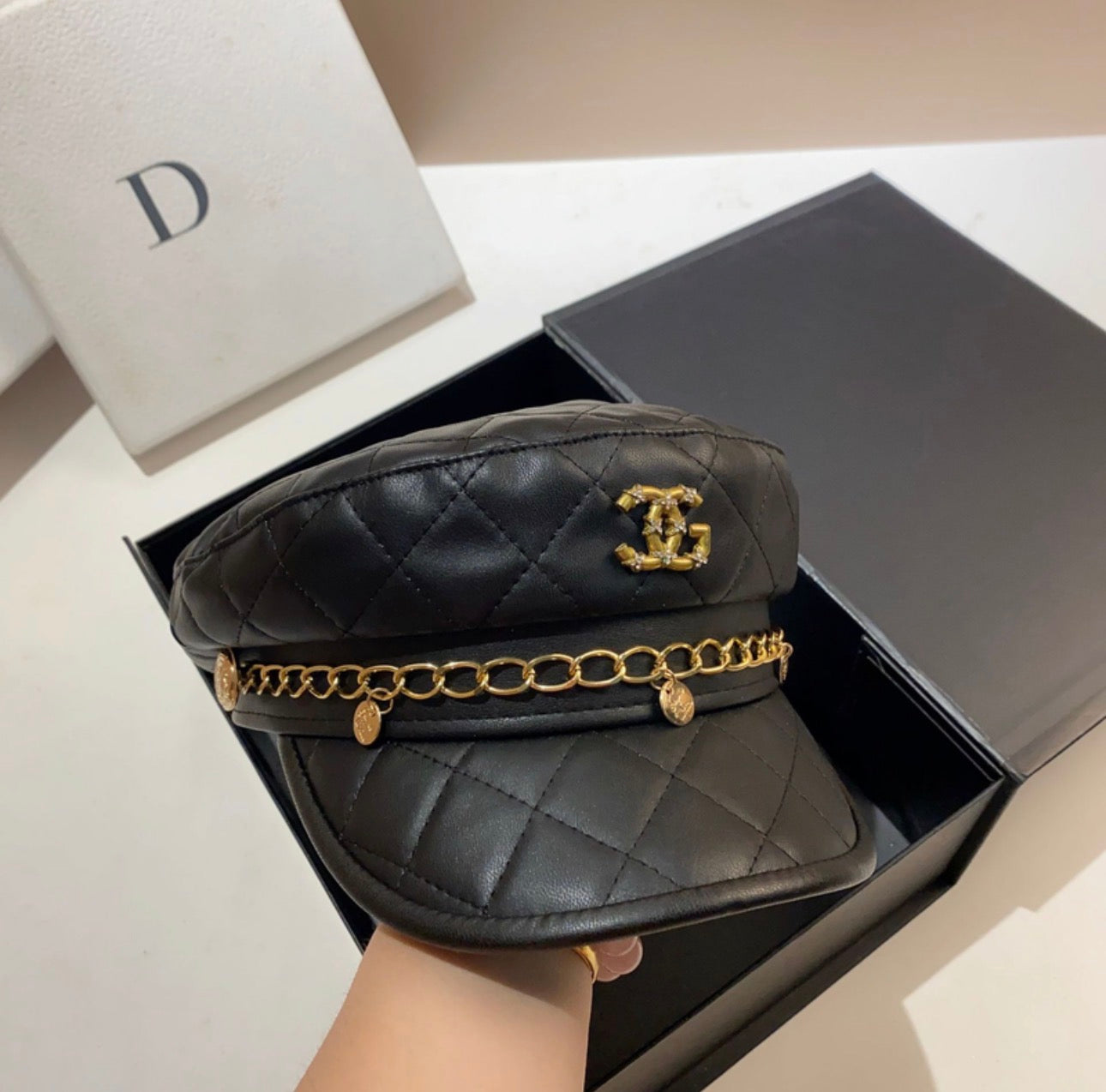 Casquette:CHANEL
