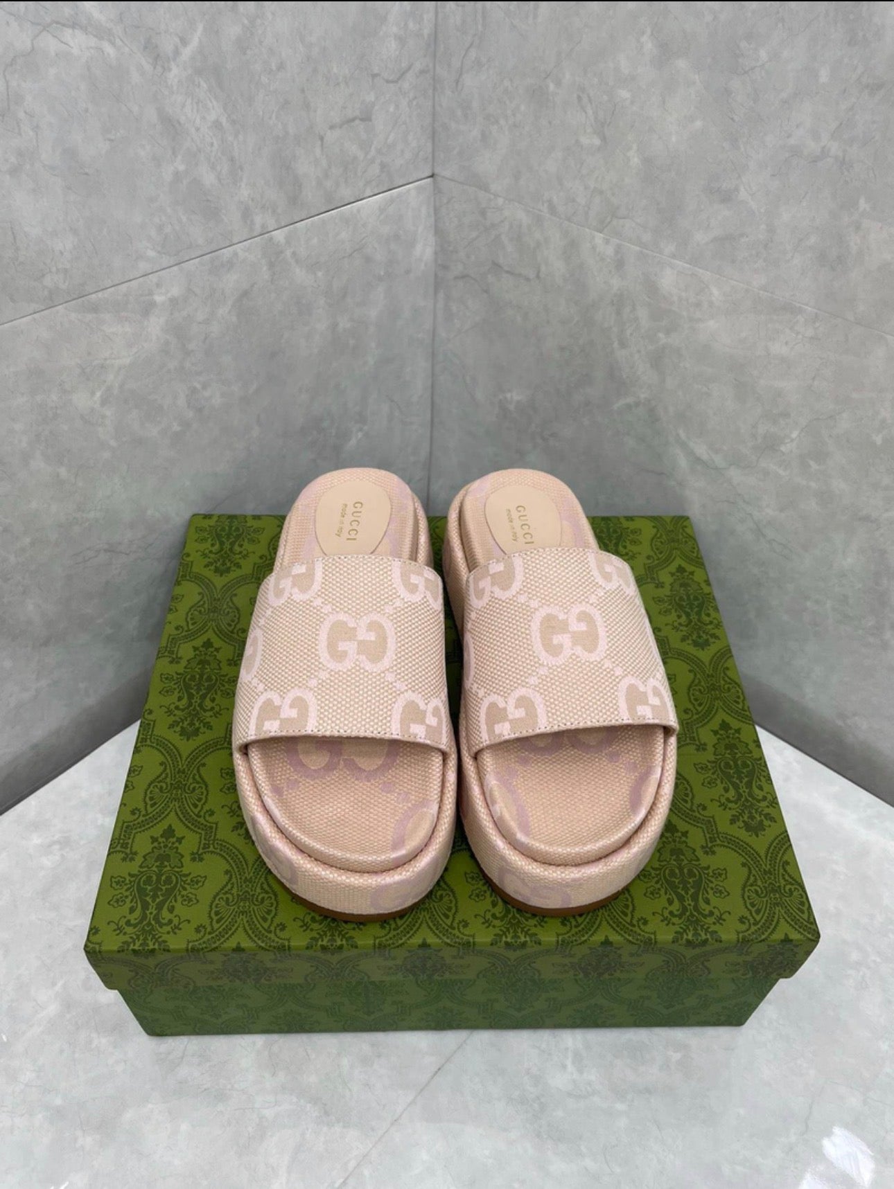 Sandales : Gucci