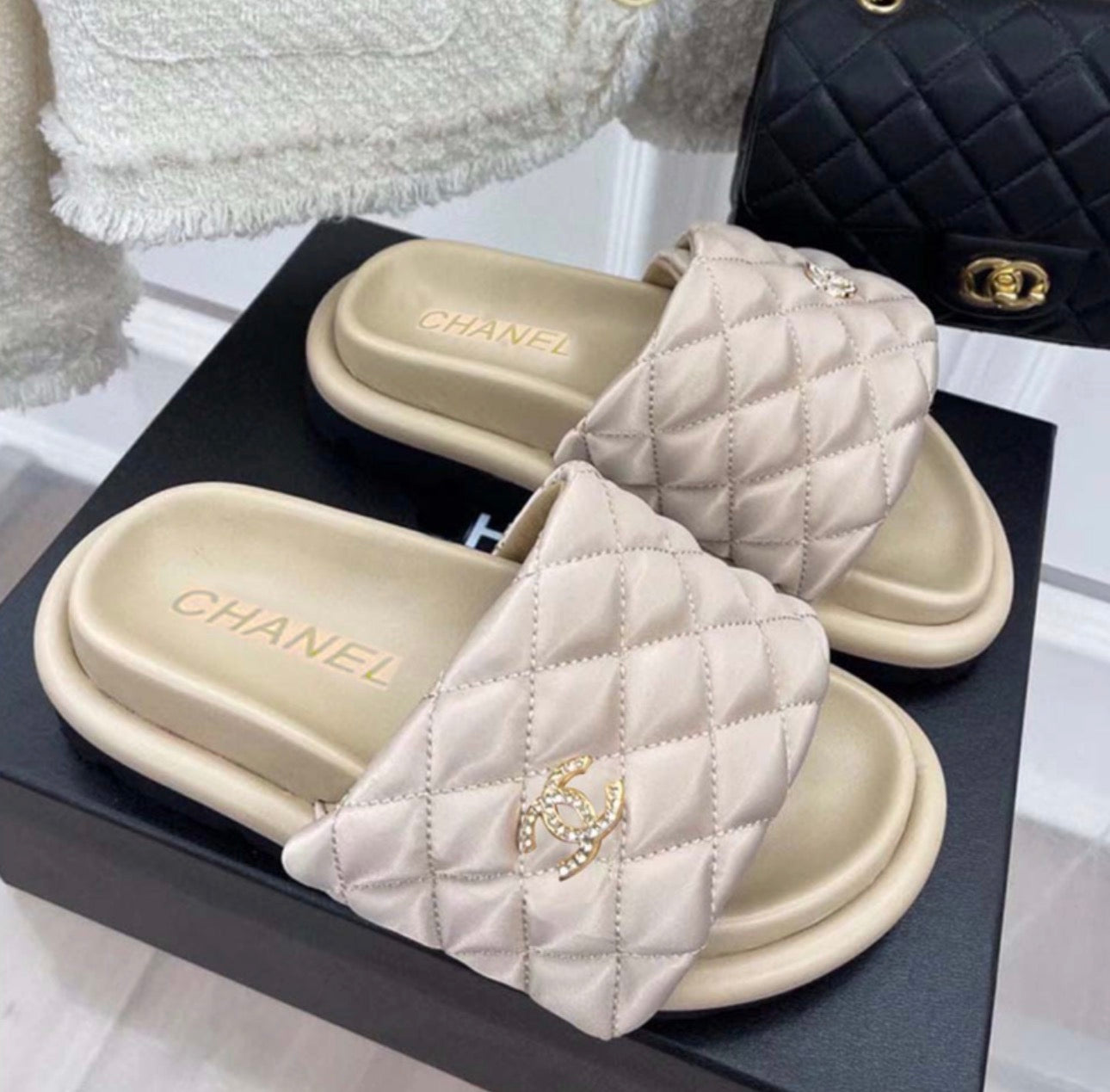 Sandales:CHANEL