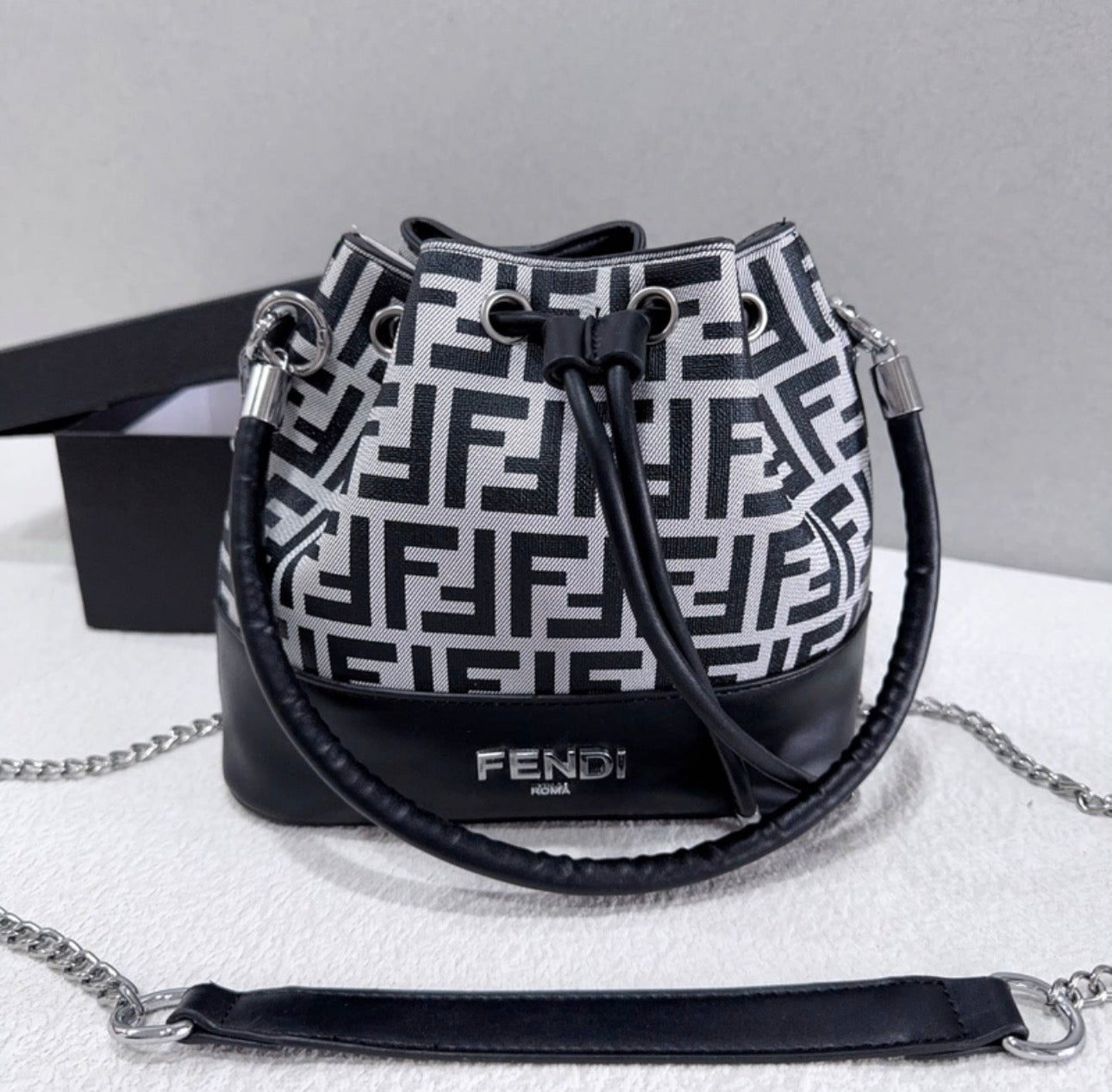 Sac à main : FENDI