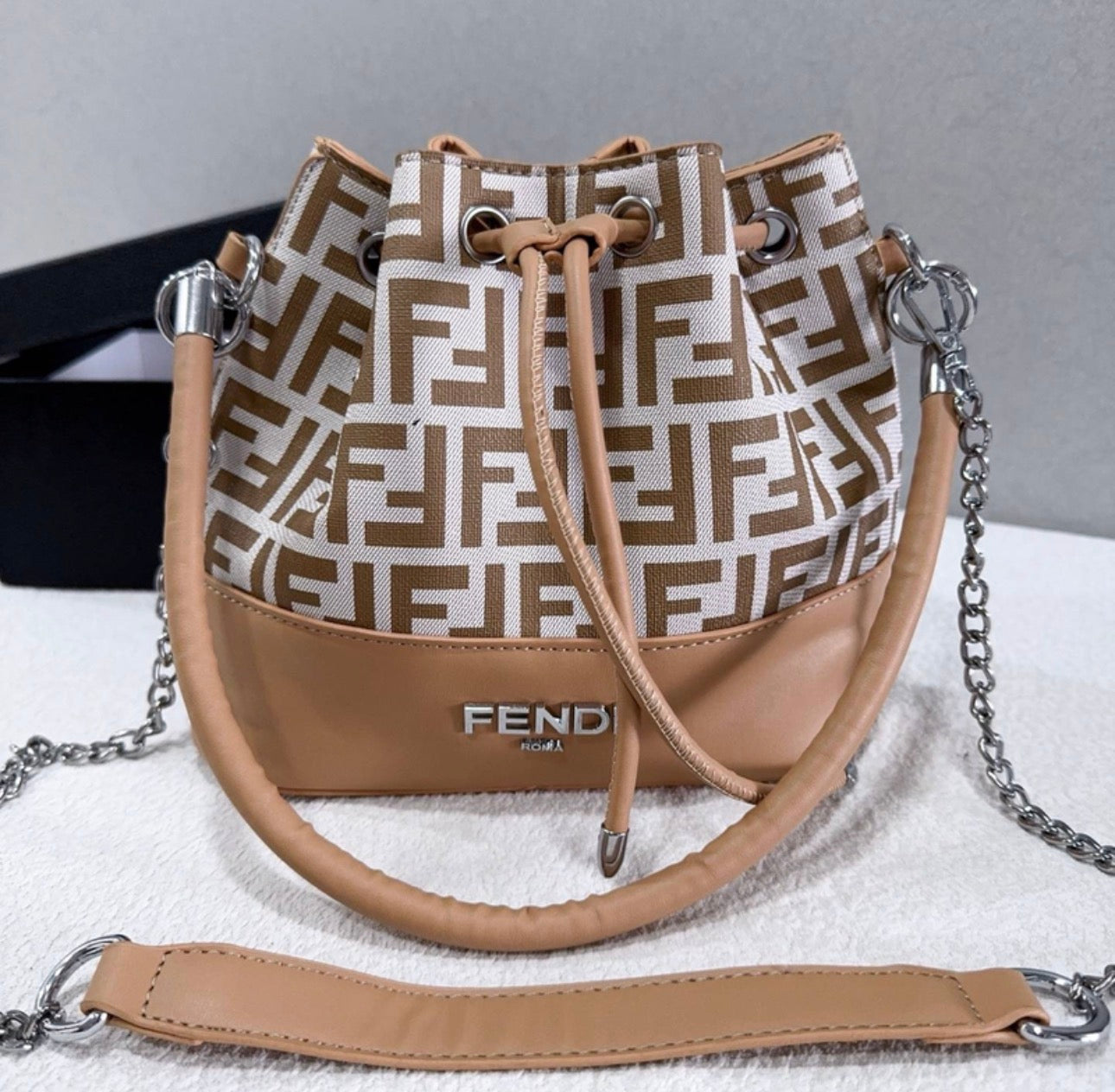 Sac à main : FENDI