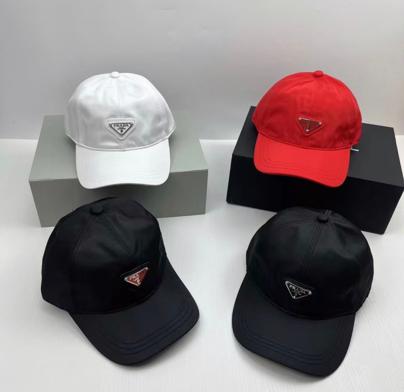 Casquette:PRADA
