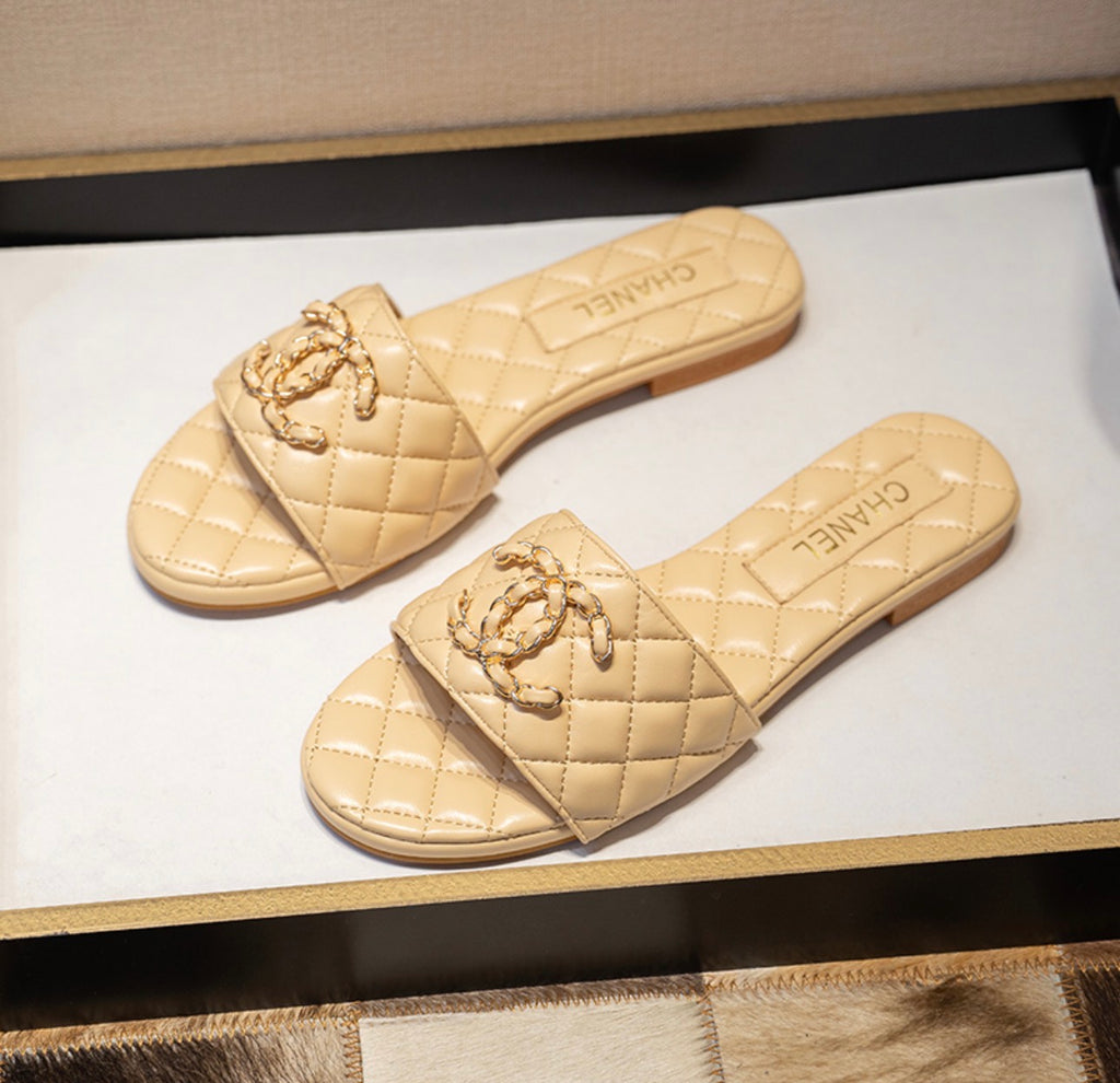 Sandales :CHANEL