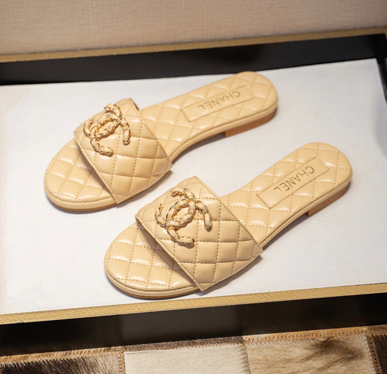 Sandales :CHANEL