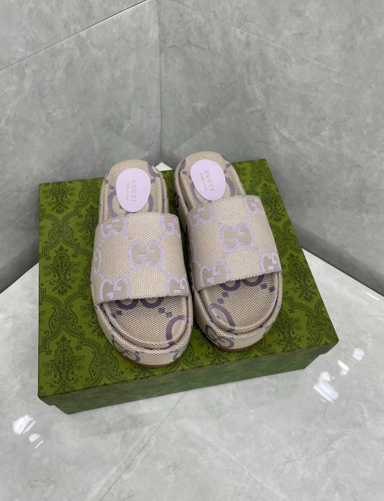 Sandales : Gucci