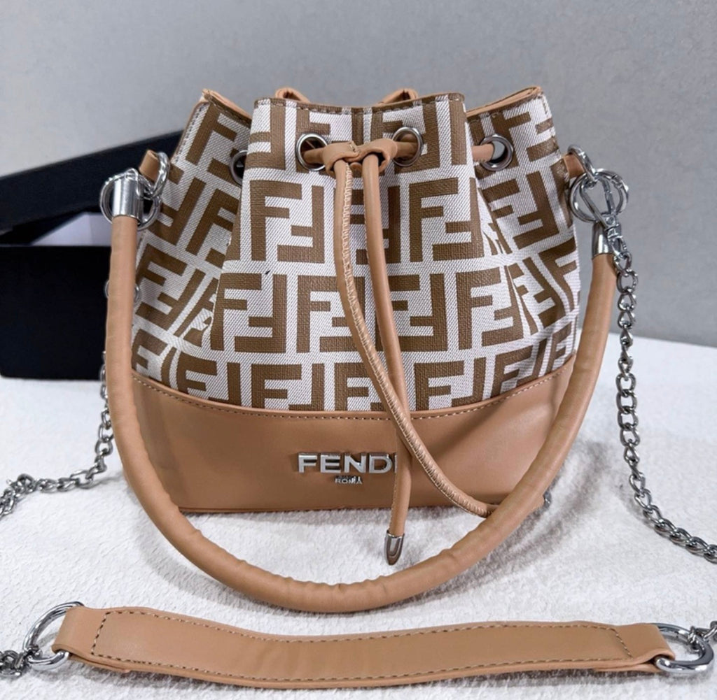 Sac à main : FENDI