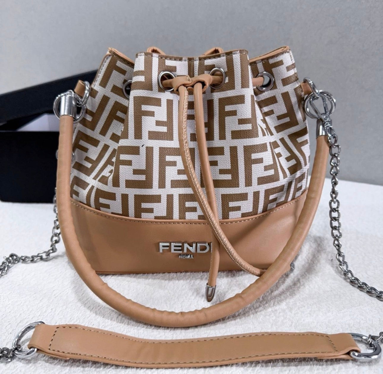 Sac à main : FENDI