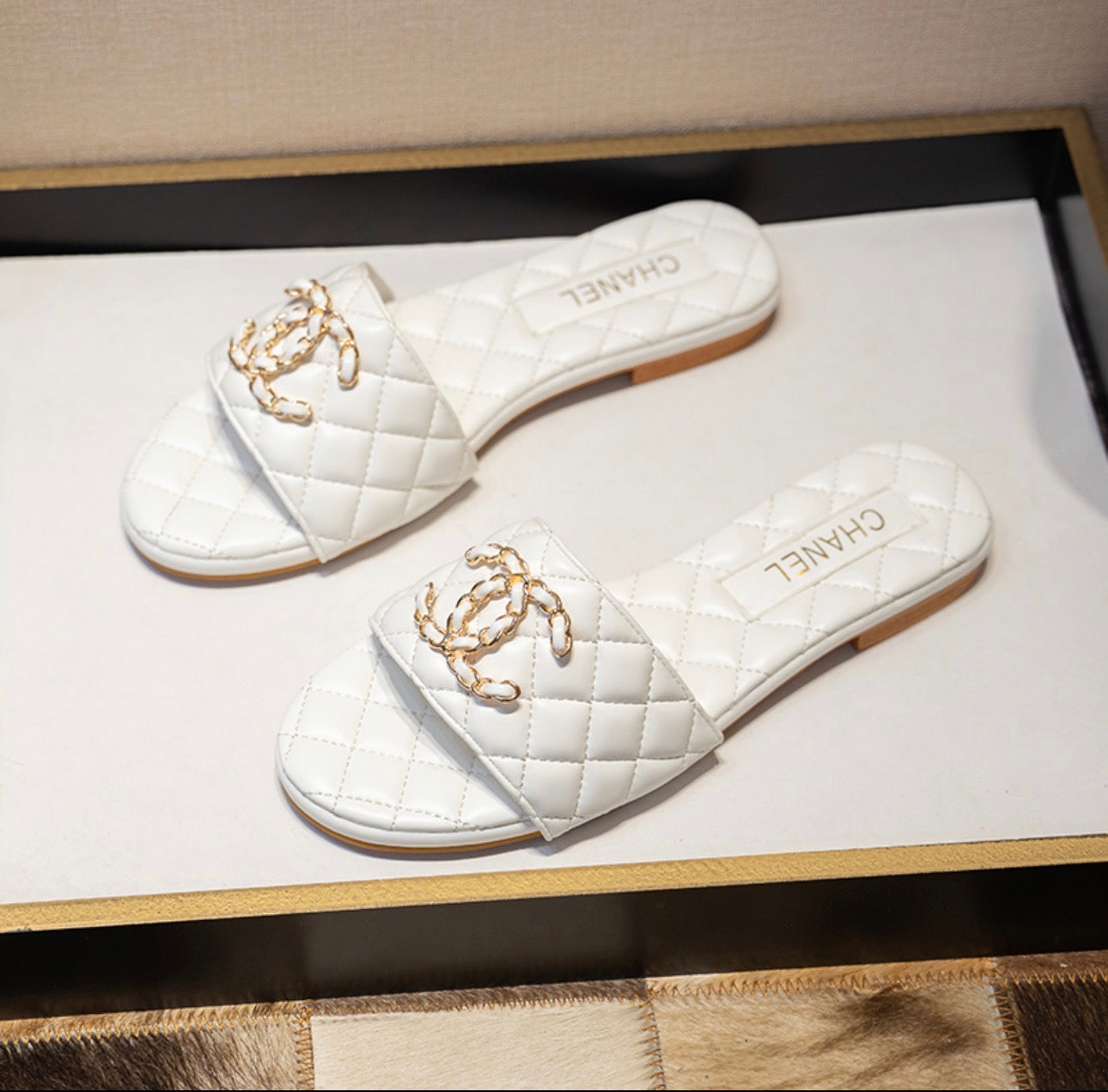 Sandales :CHANEL