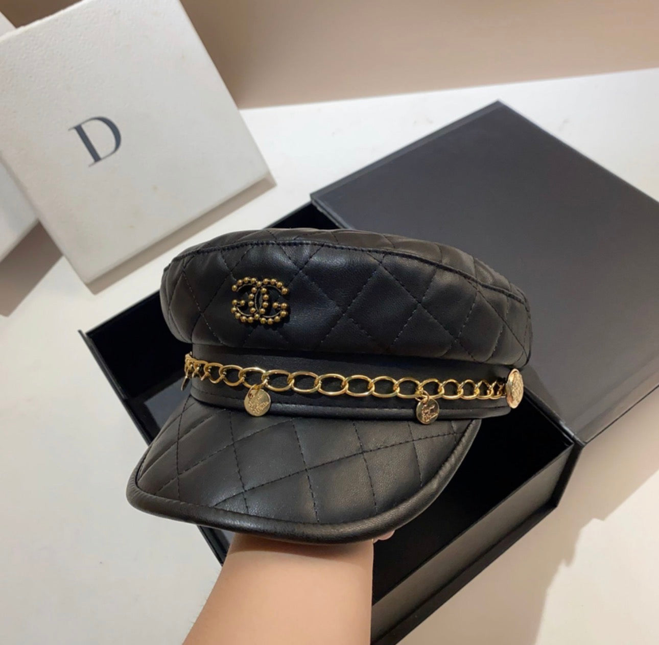 Casquette:CHANEL