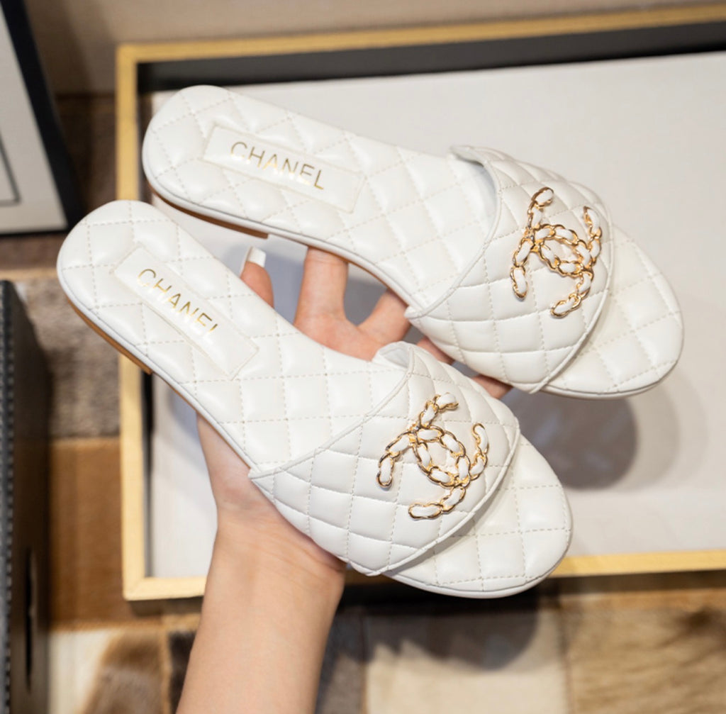 Sandales :CHANEL