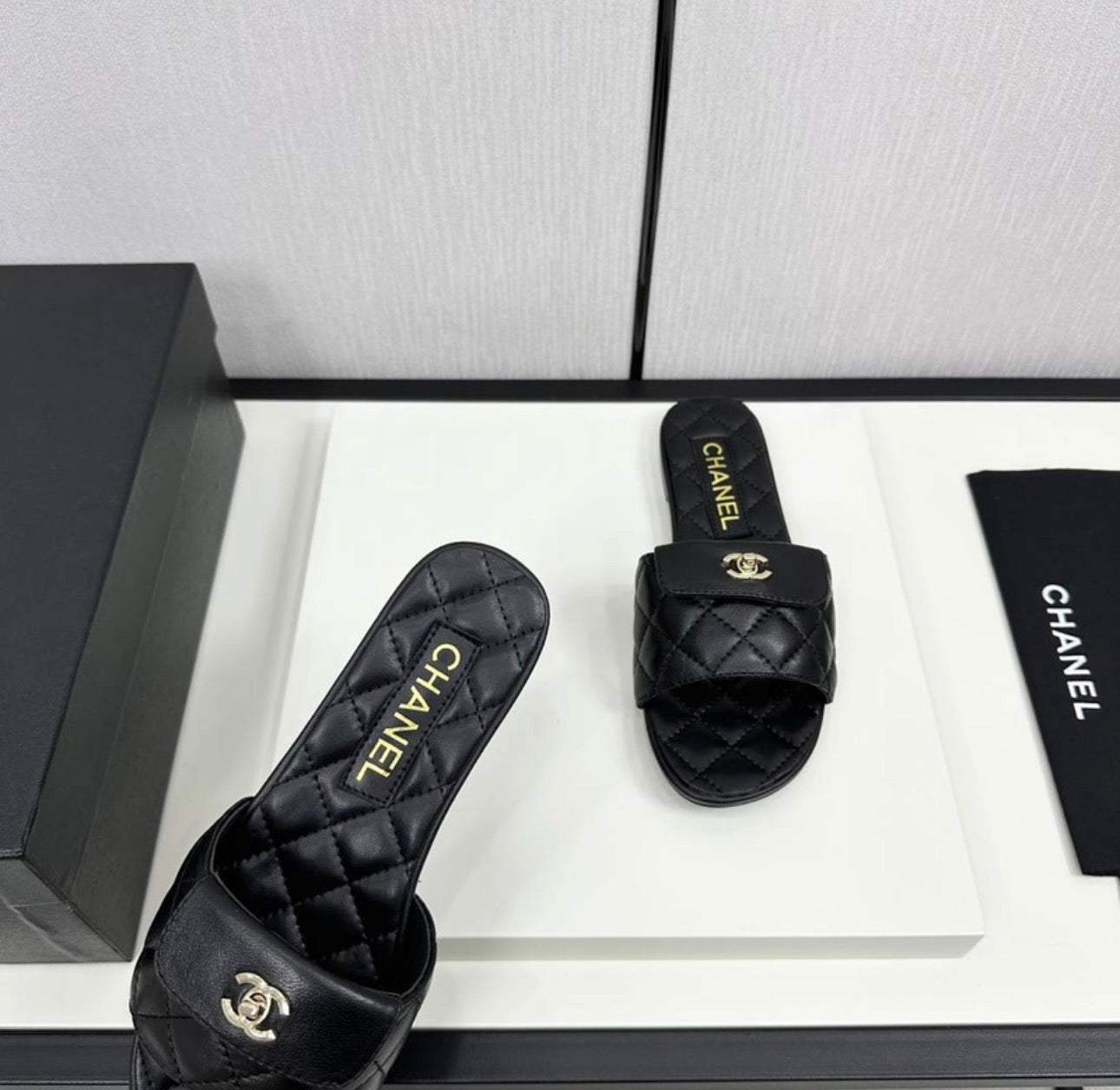 Sandales:CHANEL