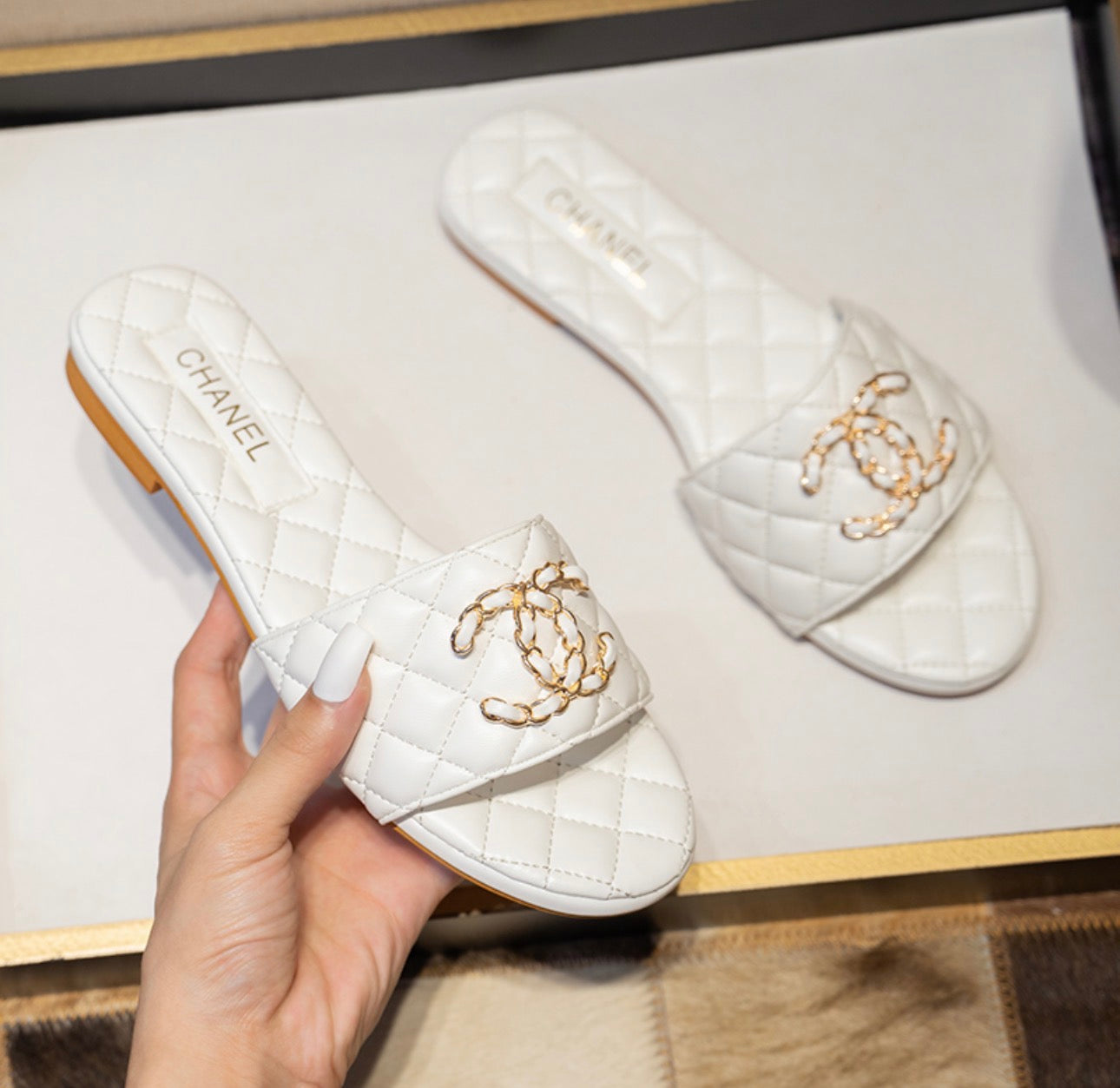 Sandales :CHANEL