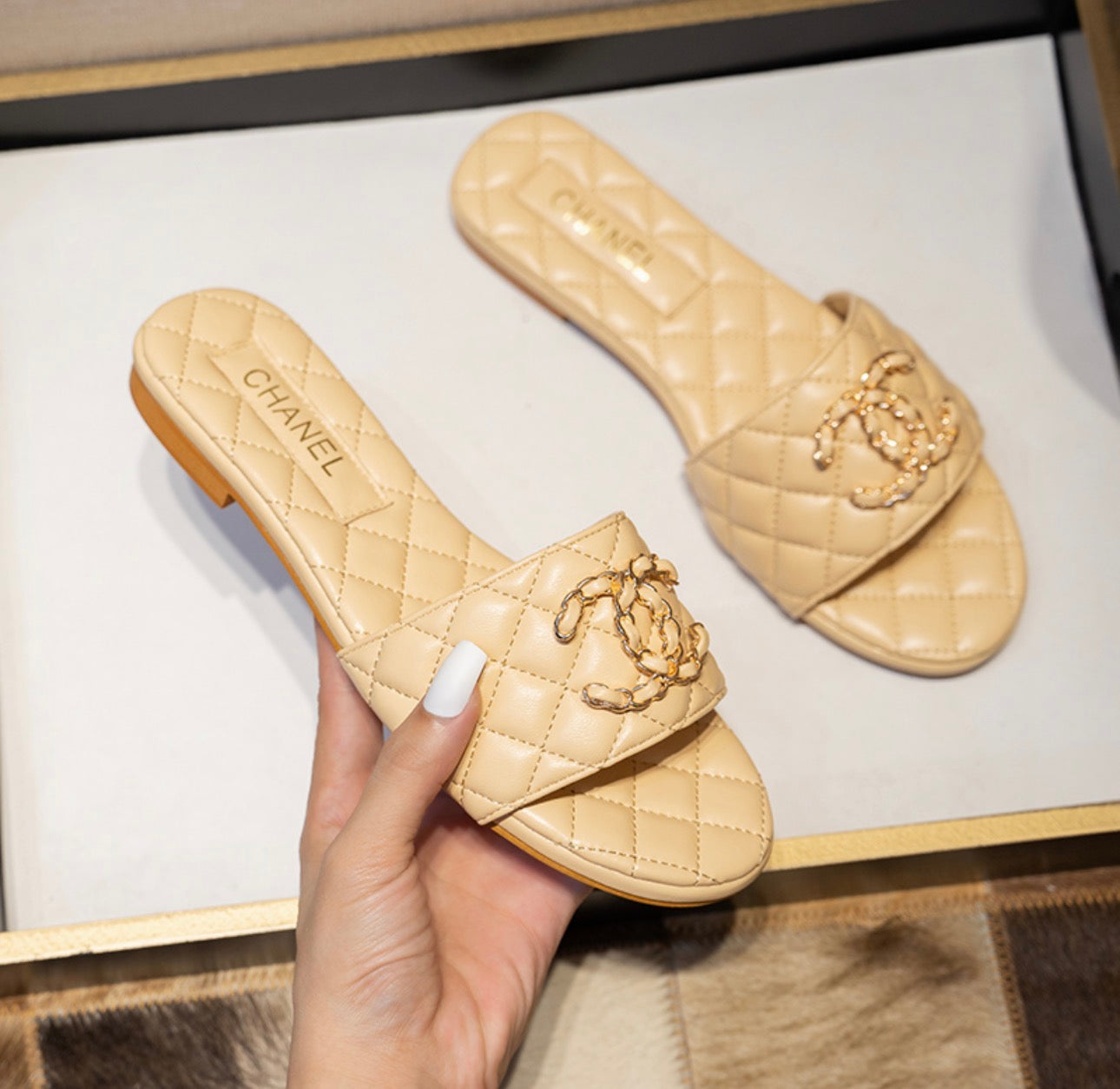 Sandales :CHANEL