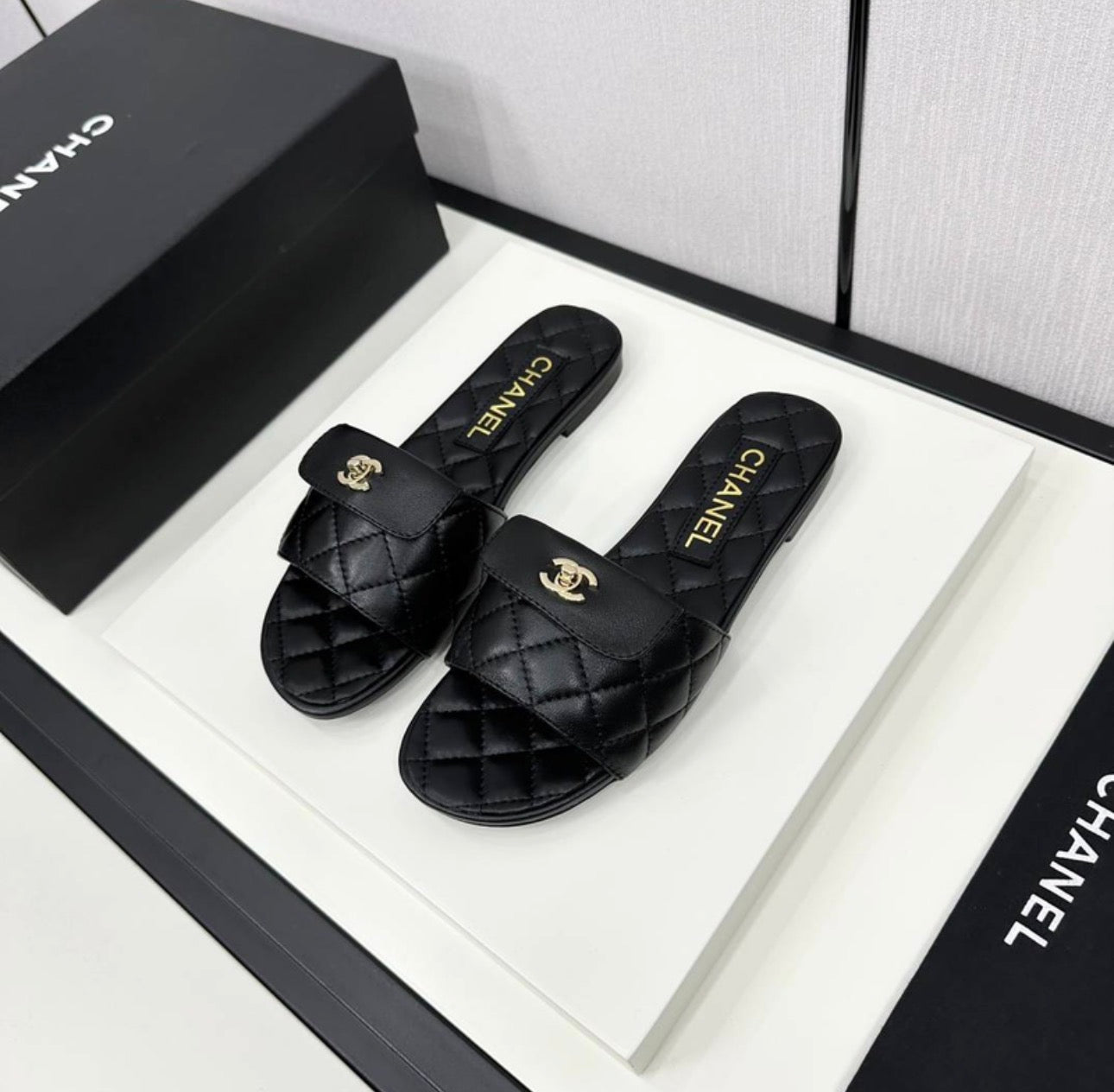 Sandales:CHANEL