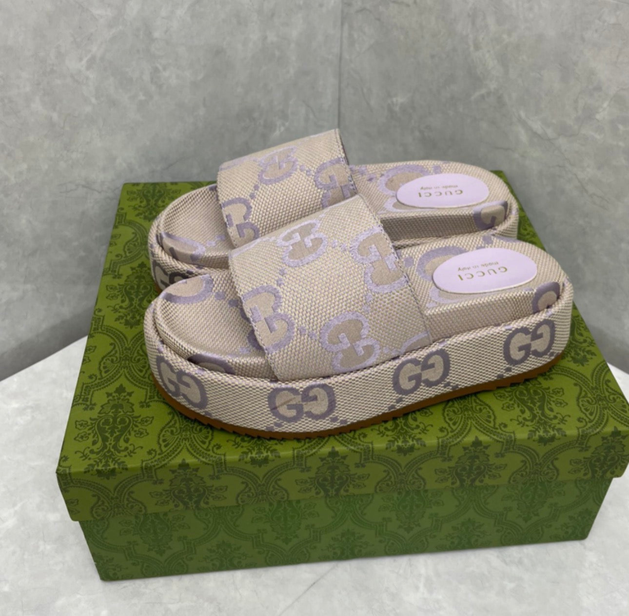 Sandales : Gucci