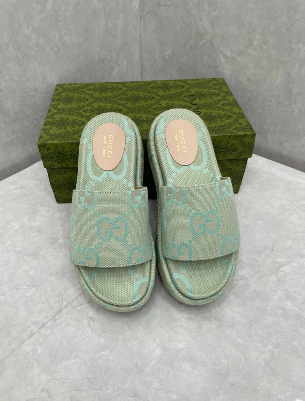 Sandales : Gucci