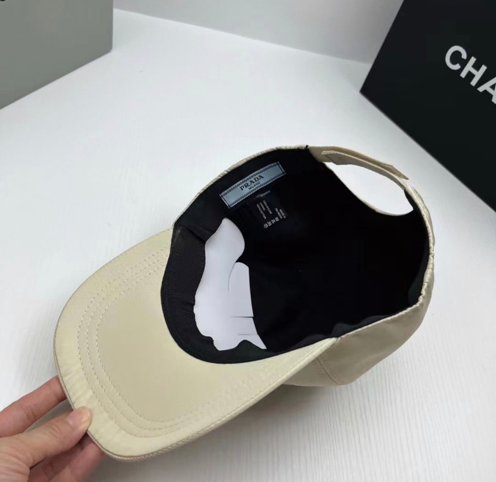 Casquette:PRADA