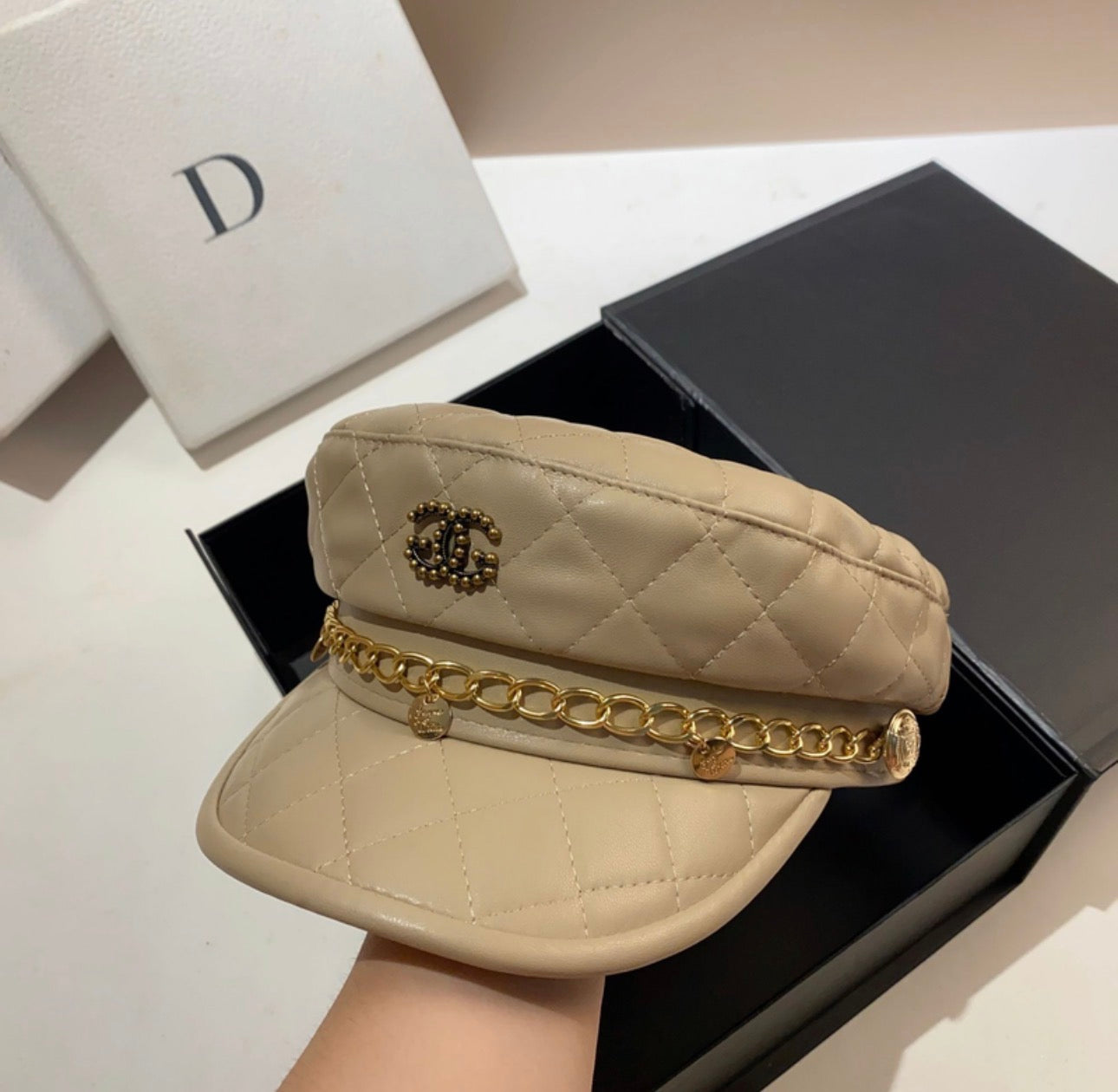 Casquette:CHANEL