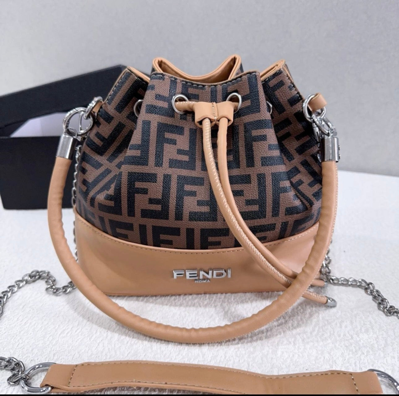 Sac à main : FENDI