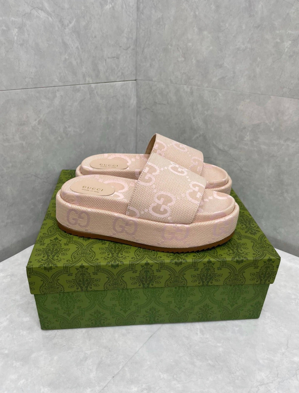 Sandales : Gucci