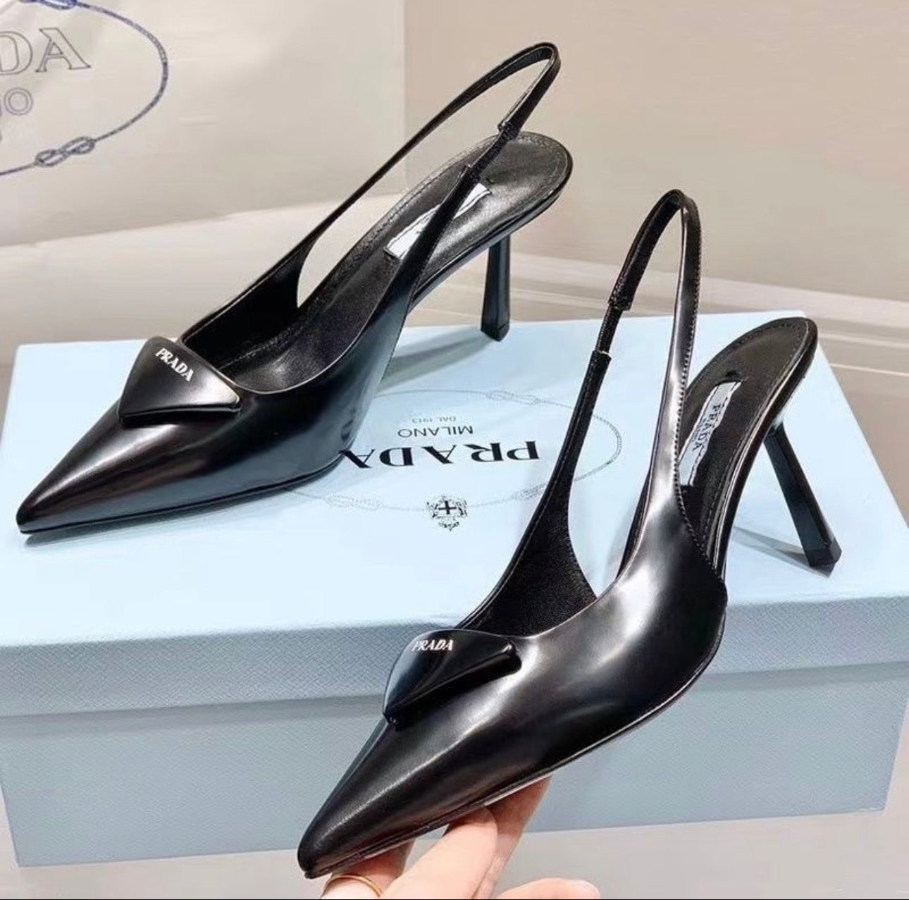 Escarpins:PRADA