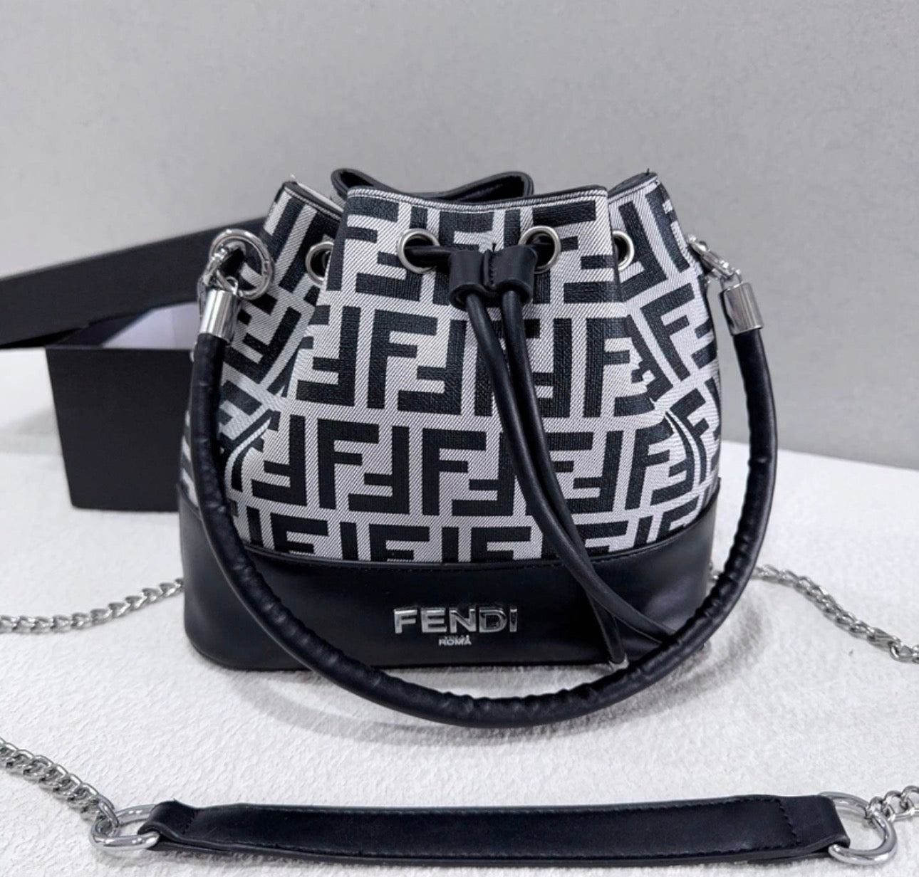 Sac à main : FENDI