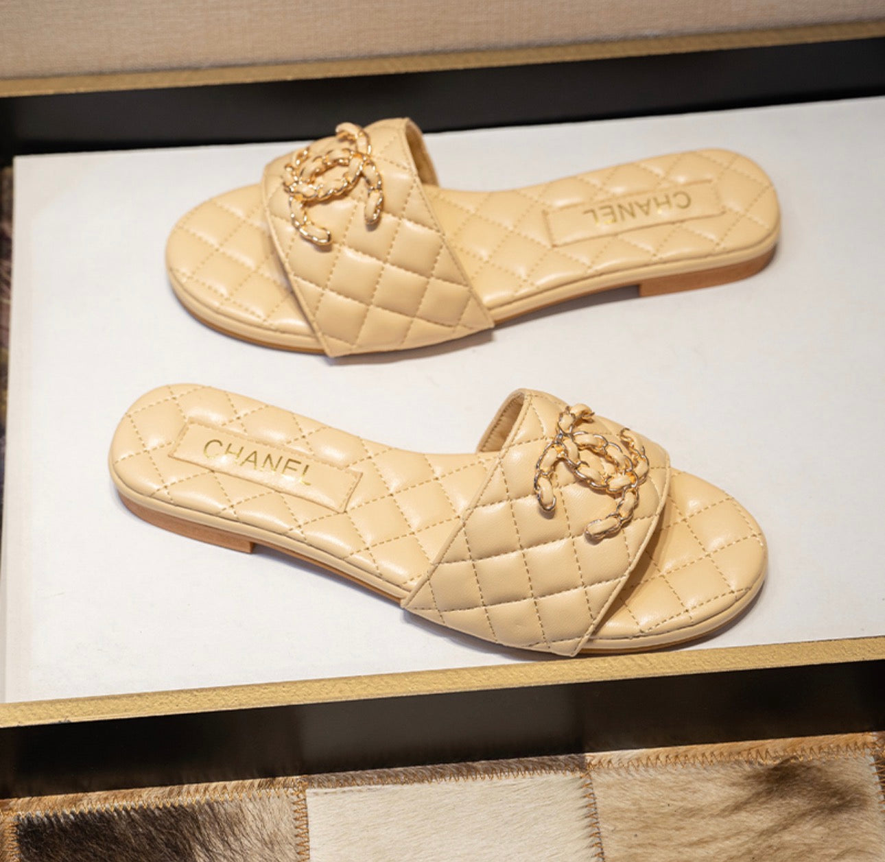 Sandales :CHANEL