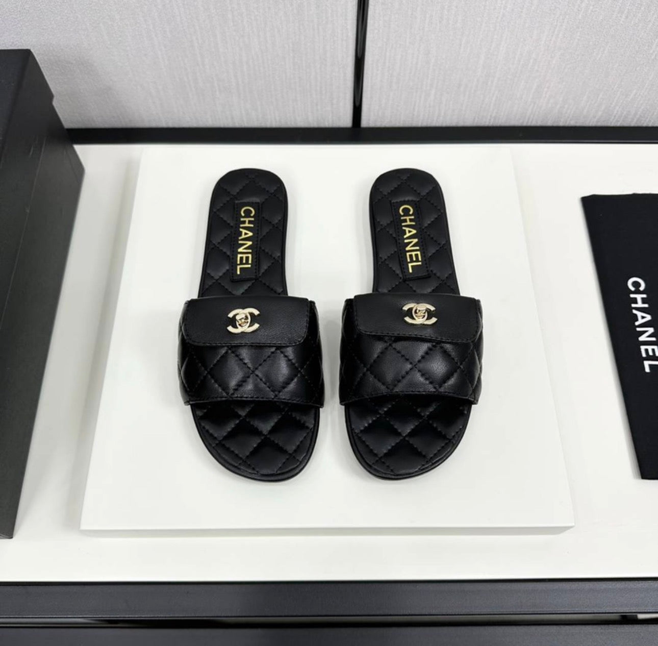 Sandales:CHANEL