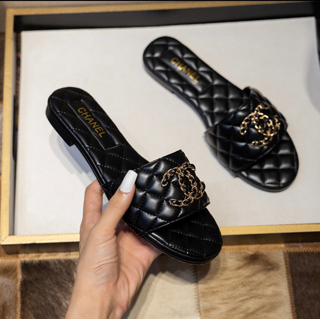 Sandales :CHANEL