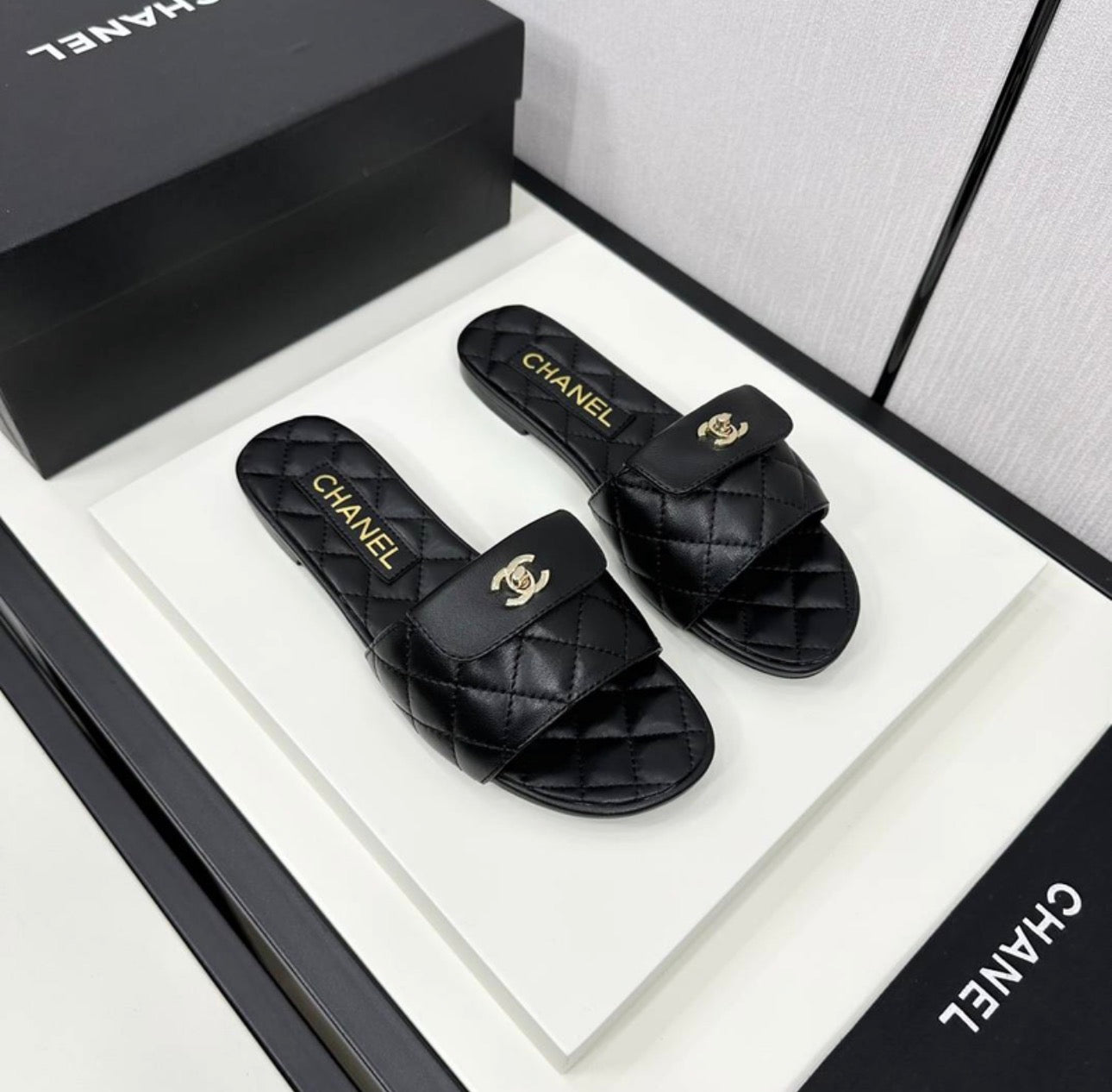 Sandales:CHANEL