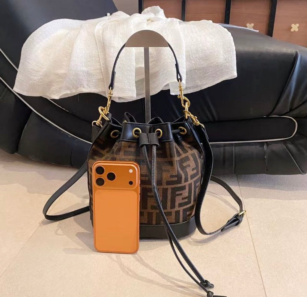 Sac à main:FENDI ;DIOR